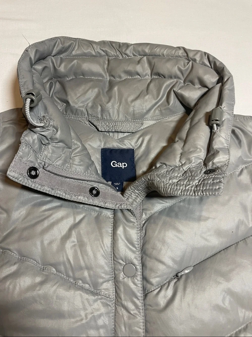 GAP Women's Light Gray Quilted Puff Jacket